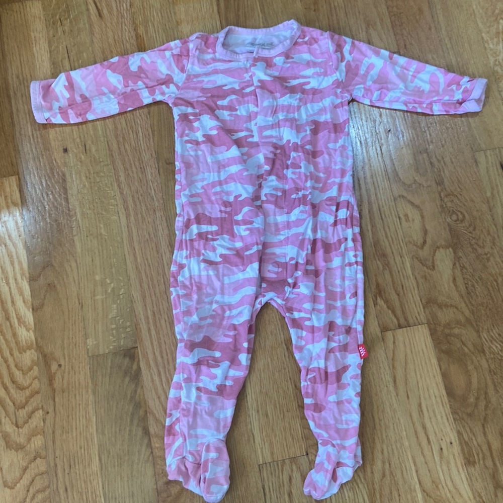 Magnetic me footie 6-9 months